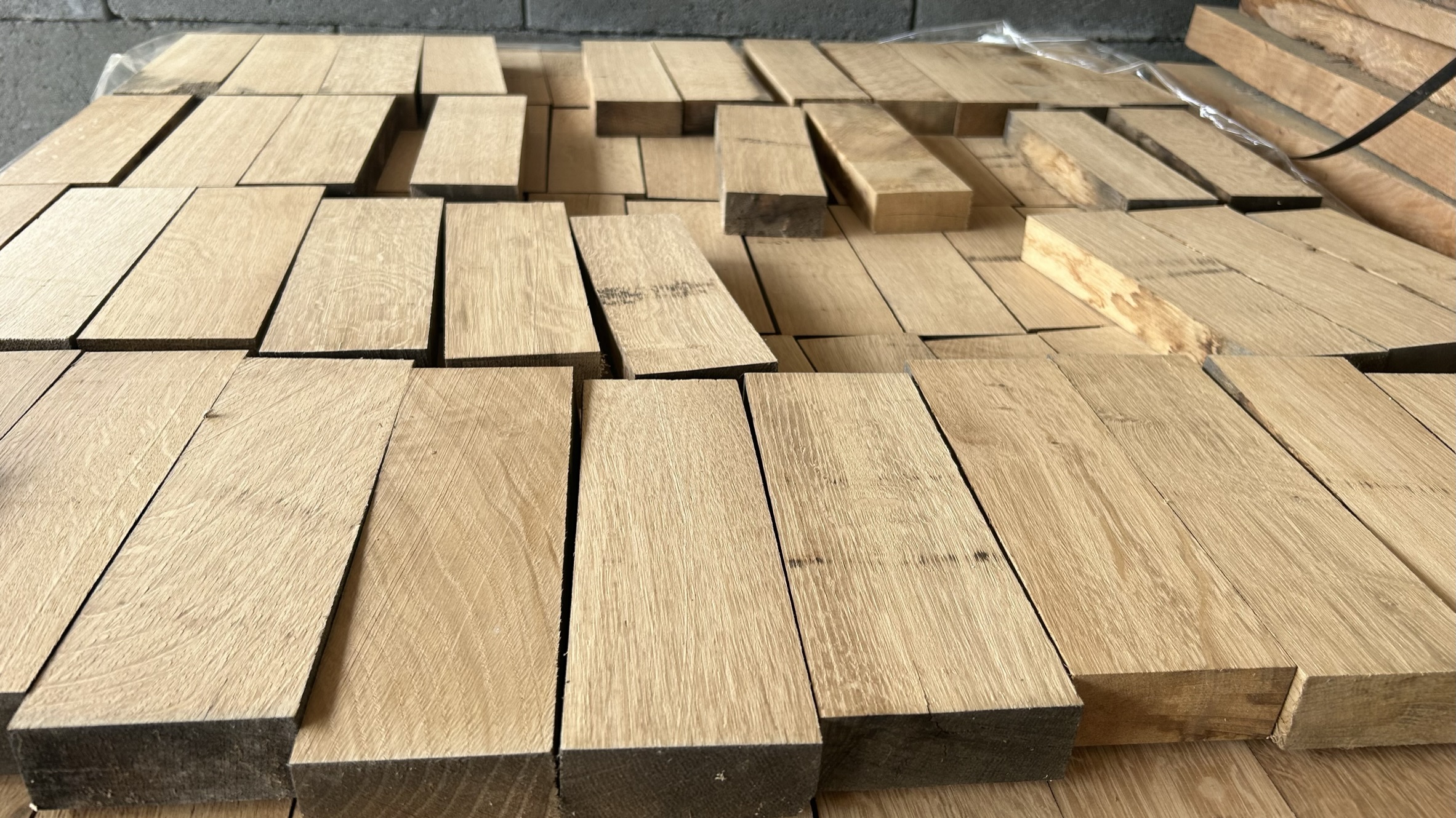 Oak parquet blanks and semi-fabricated oak flooring stock